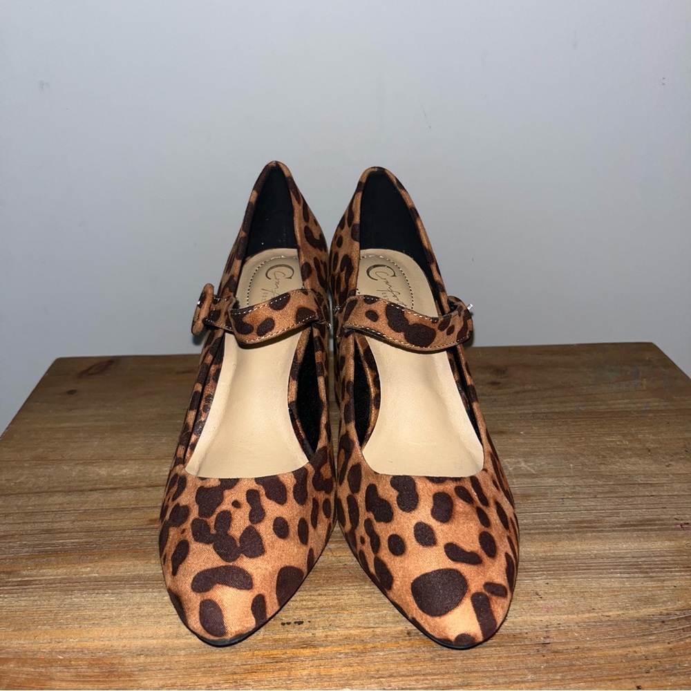 Chic Brown and Black Heels with Mary Jane Design Size 8 - Picture 2 of 9